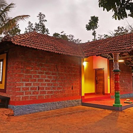 Hotel Allaranda Homestay ماديكيري المظهر الخارجي الصورة